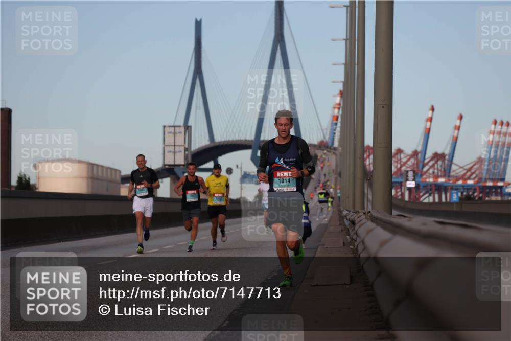 03.10.2024 - Köhlbrandbrückenlauf Luisa Fischer http://msf.ph/oto/7147713 03.10.2024 09:38:04 Position 3 1052, 1014, 1043, 1063 meine-sportfotos.de