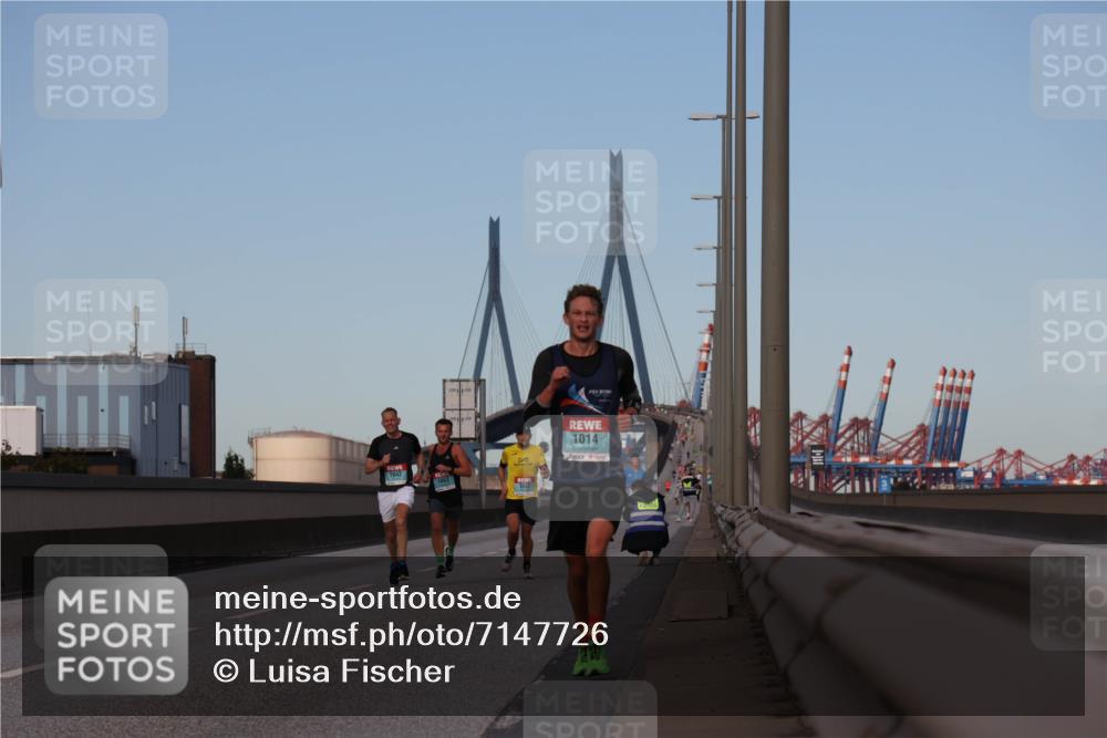 03.10.2024 - Köhlbrandbrückenlauf Luisa Fischer http://msf.ph/oto/7147726 03.10.2024 09:38:06 Position 3 1043, 1014 meine-sportfotos.de