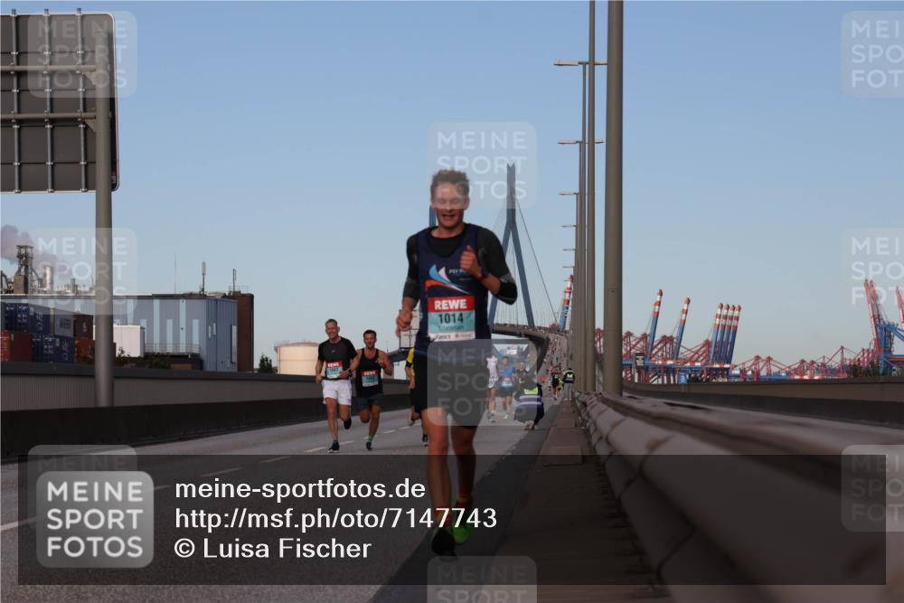03.10.2024 - Köhlbrandbrückenlauf Luisa Fischer http://msf.ph/oto/7147743 03.10.2024 09:38:08 Position 3 1014 meine-sportfotos.de