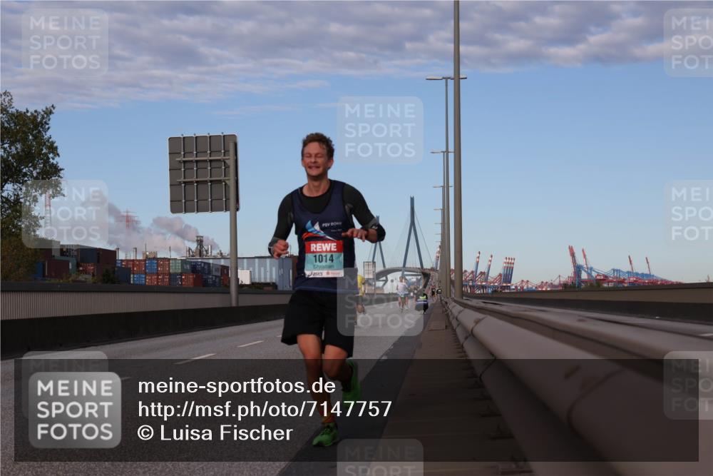 03.10.2024 - Köhlbrandbrückenlauf Luisa Fischer http://msf.ph/oto/7147757 03.10.2024 09:38:10 Position 3 1014 meine-sportfotos.de