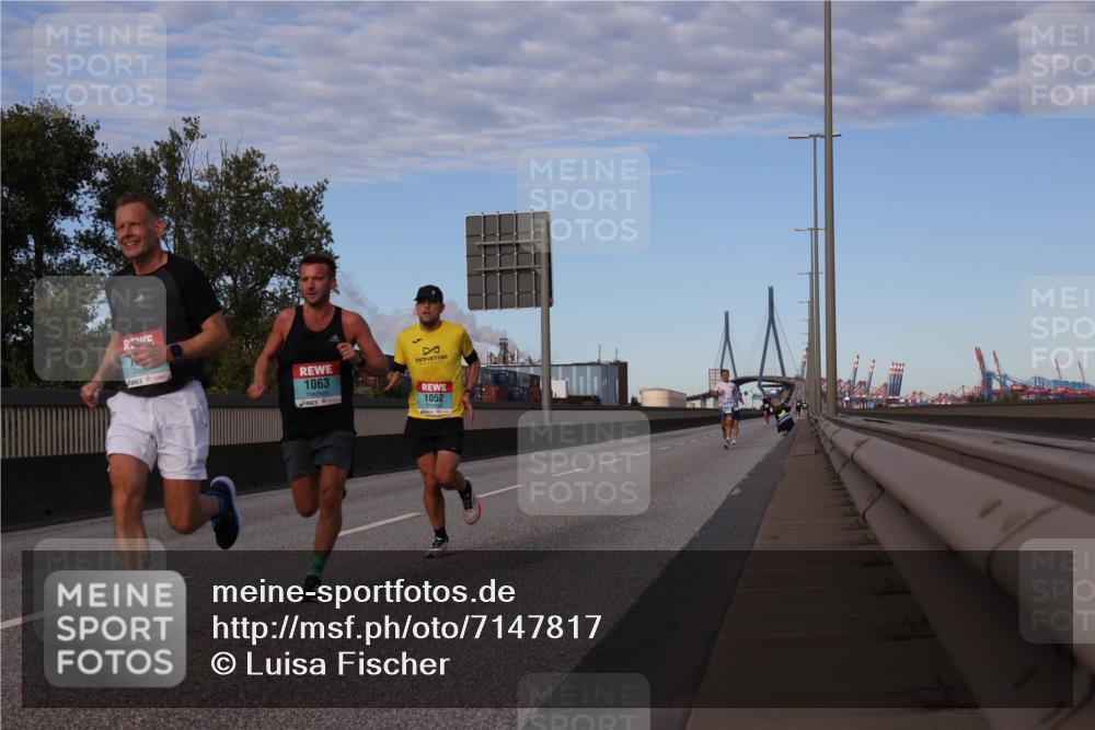 03.10.2024 - Köhlbrandbrückenlauf Luisa Fischer http://msf.ph/oto/7147817 03.10.2024 09:38:16 Position 3 1063, 1052 meine-sportfotos.de