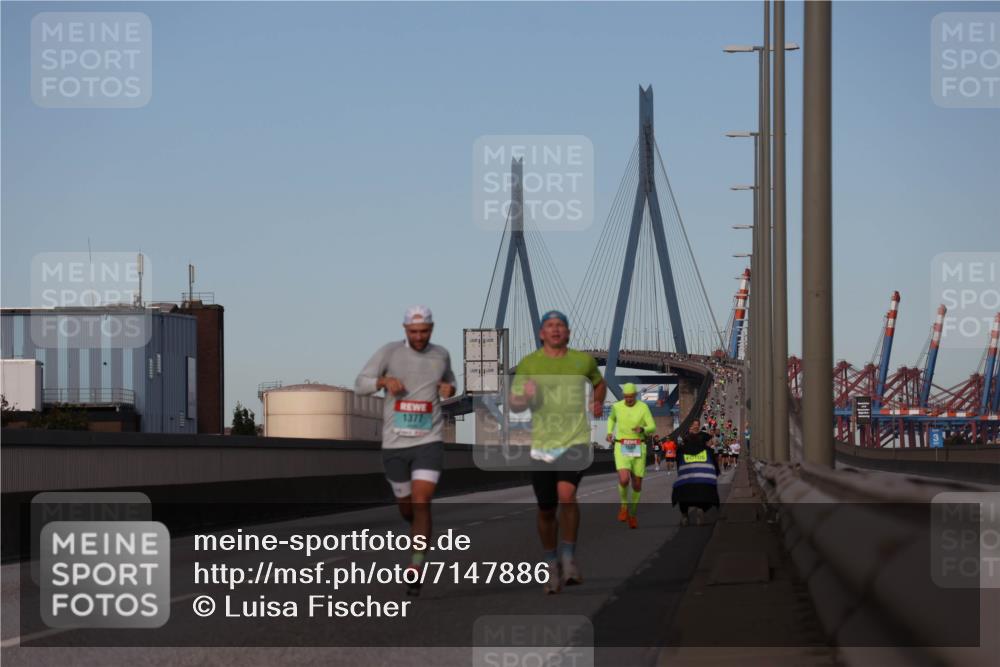 03.10.2024 - Köhlbrandbrückenlauf Luisa Fischer http://msf.ph/oto/7147886 03.10.2024 09:39:20 Position 3 1377 meine-sportfotos.de