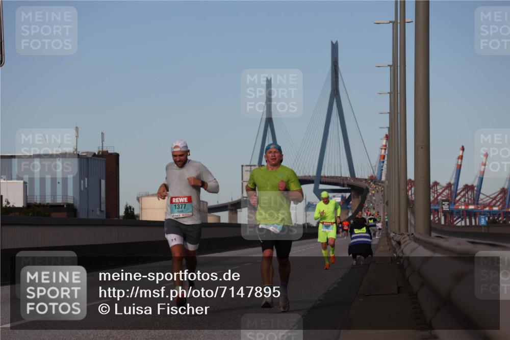 03.10.2024 - Köhlbrandbrückenlauf Luisa Fischer http://msf.ph/oto/7147895 03.10.2024 09:39:21 Position 3 1377 meine-sportfotos.de