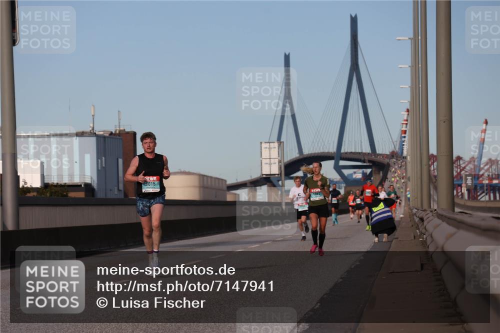 03.10.2024 - Köhlbrandbrückenlauf Luisa Fischer http://msf.ph/oto/7147941 03.10.2024 09:40:13 Position 3 1015 meine-sportfotos.de