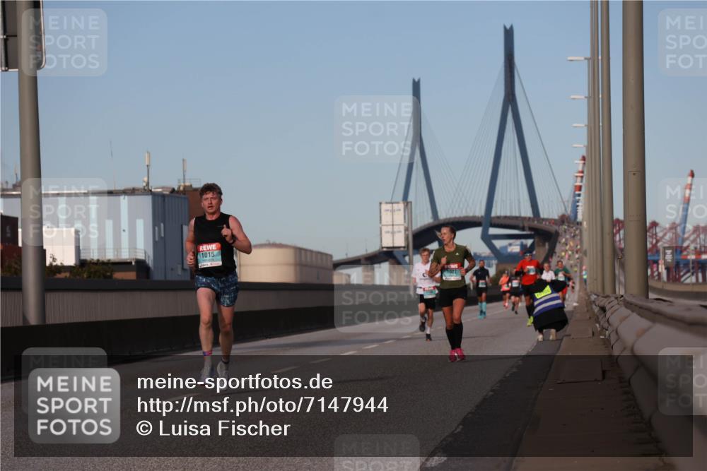 03.10.2024 - Köhlbrandbrückenlauf Luisa Fischer http://msf.ph/oto/7147944 03.10.2024 09:40:13 Position 3 1015, 1027 meine-sportfotos.de
