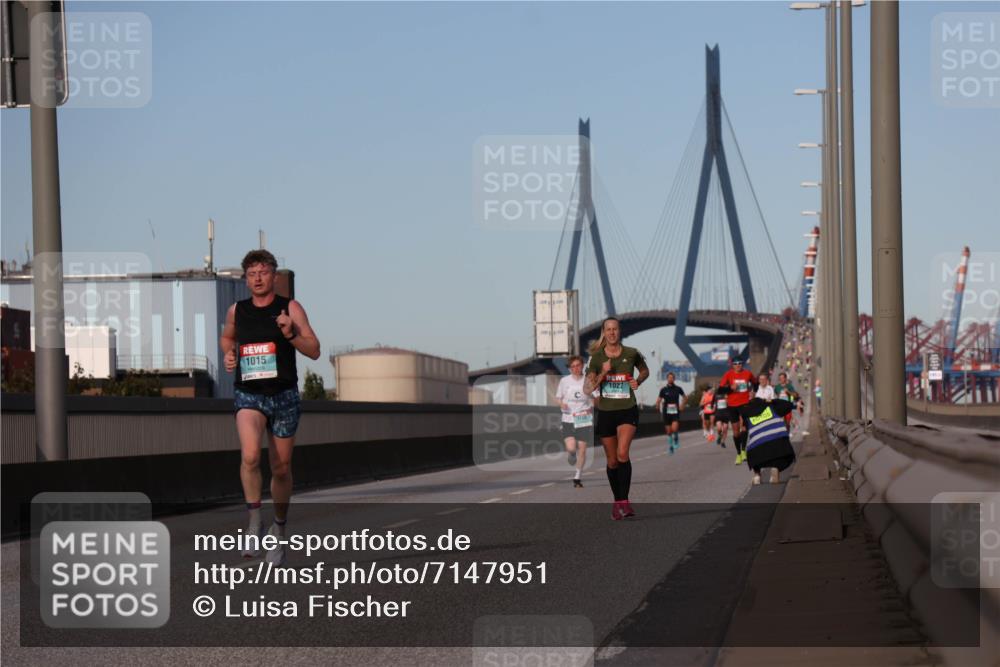 03.10.2024 - Köhlbrandbrückenlauf Luisa Fischer http://msf.ph/oto/7147951 03.10.2024 09:40:14 Position 3 1015, 1027 meine-sportfotos.de