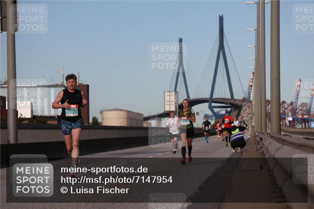 03.10.2024 - Köhlbrandbrückenlauf Luisa Fischer http://msf.ph/oto/7147954 03.10.2024 09:40:14 Position 3 1015, 1027 meine-sportfotos.de