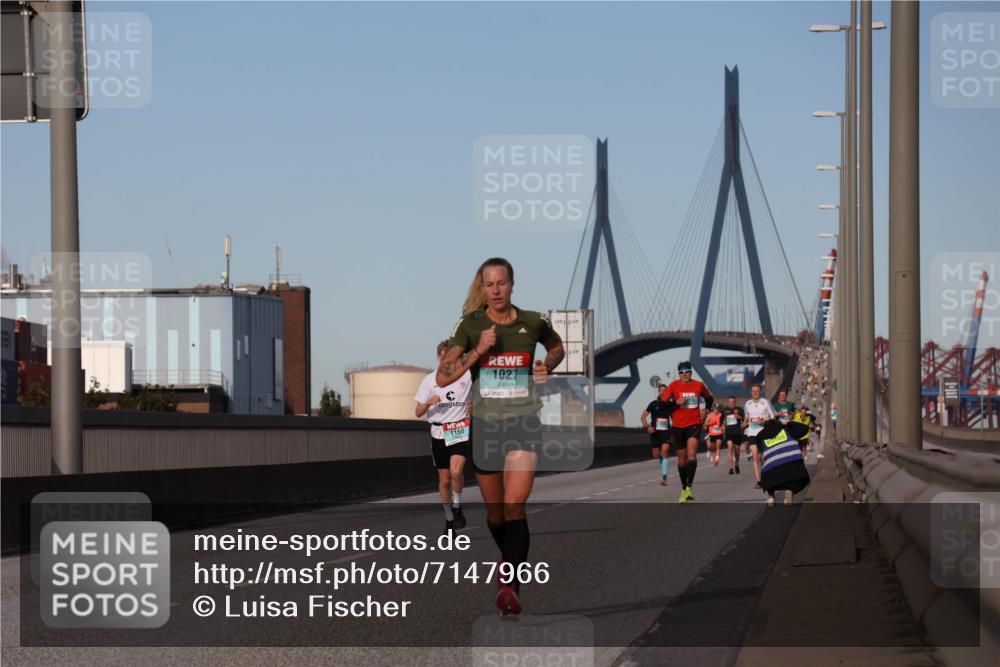 03.10.2024 - Köhlbrandbrückenlauf Luisa Fischer http://msf.ph/oto/7147966 03.10.2024 09:40:19 Position 3 1027 meine-sportfotos.de