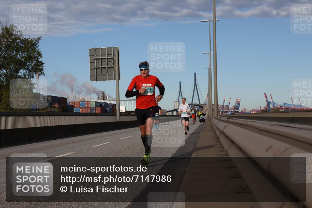 03.10.2024 - Köhlbrandbrückenlauf Luisa Fischer http://msf.ph/oto/7147986 03.10.2024 09:40:32 Position 3 203 meine-sportfotos.de