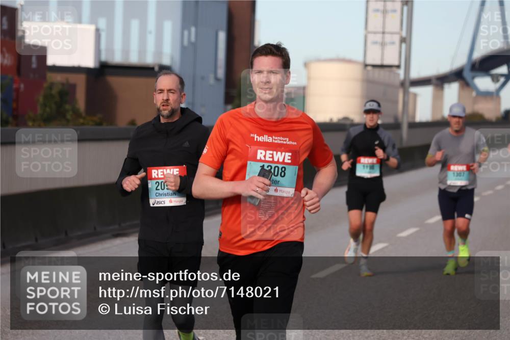 03.10.2024 - Köhlbrandbrückenlauf Luisa Fischer http://msf.ph/oto/7148021 03.10.2024 09:42:05 Position 3 20, 30, 1308, 1307 meine-sportfotos.de