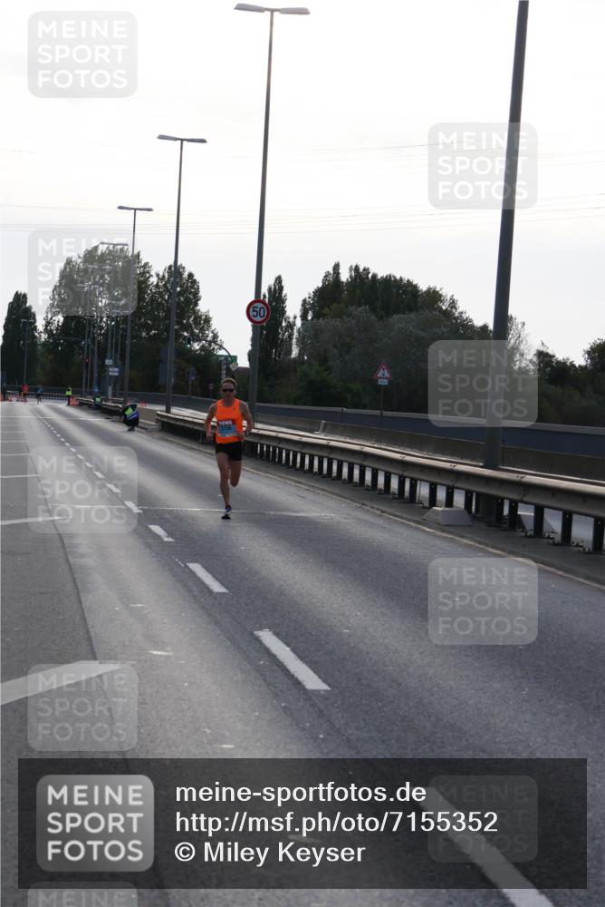 03.10.2024 - Köhlbrandbrückenlauf Miley Keyser http://msf.ph/oto/7155352 03.10.2024 09:08:56 Position 3 50 meine-sportfotos.de
