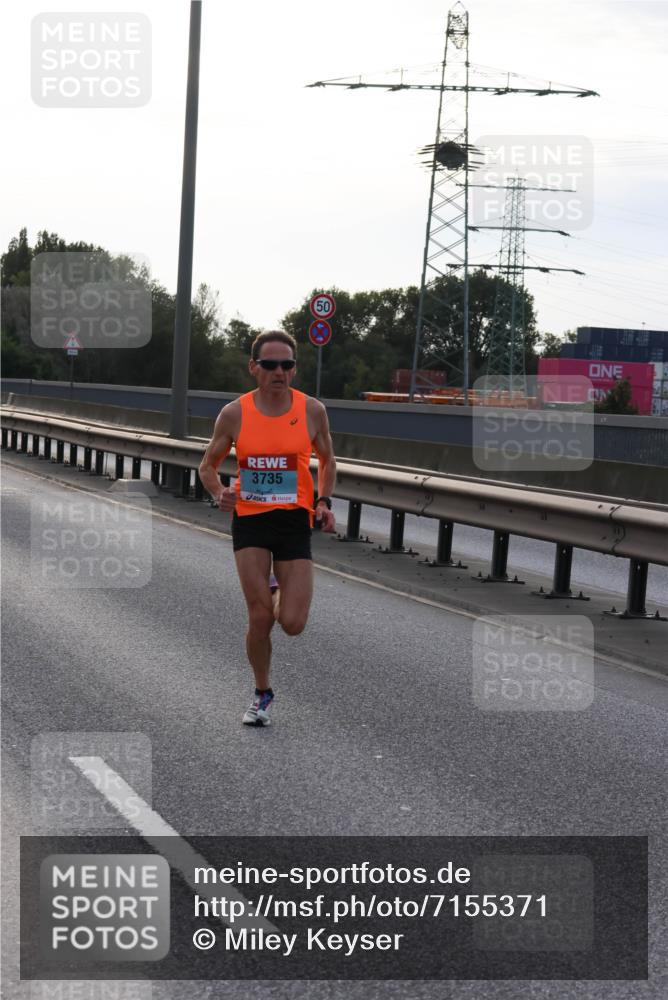 03.10.2024 - Köhlbrandbrückenlauf Miley Keyser http://msf.ph/oto/7155371 03.10.2024 09:09:00 Position 3 3735 meine-sportfotos.de