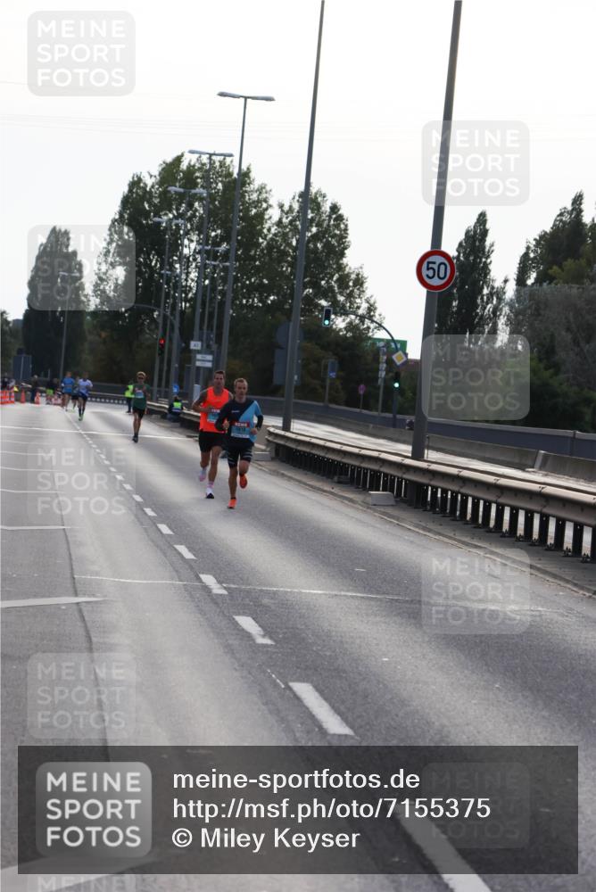 03.10.2024 - Köhlbrandbrückenlauf Miley Keyser http://msf.ph/oto/7155375 03.10.2024 09:09:34 Position 3 50 meine-sportfotos.de