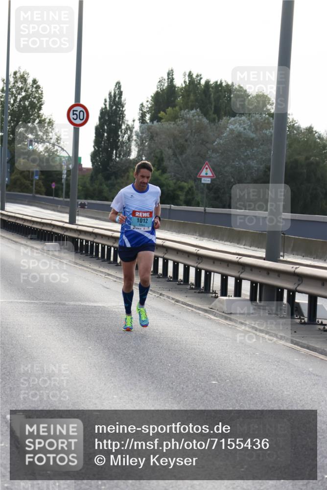 03.10.2024 - Köhlbrandbrückenlauf Miley Keyser http://msf.ph/oto/7155436 03.10.2024 09:10:04 Position 3 50, 996, 1012, 150 meine-sportfotos.de