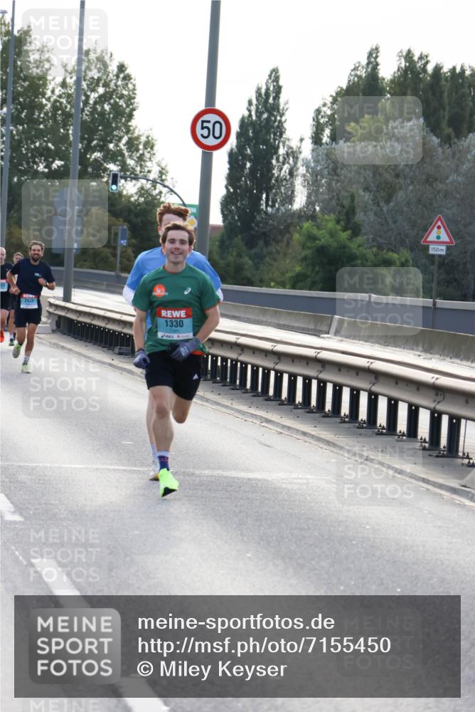 03.10.2024 - Köhlbrandbrückenlauf Miley Keyser http://msf.ph/oto/7155450 03.10.2024 09:10:13 Position 3 50 meine-sportfotos.de