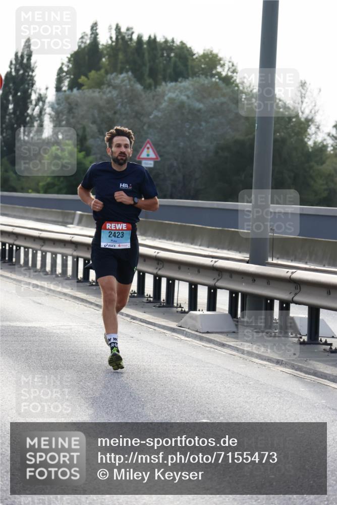 03.10.2024 - Köhlbrandbrückenlauf Miley Keyser http://msf.ph/oto/7155473 03.10.2024 09:10:21 Position 3 2423 meine-sportfotos.de