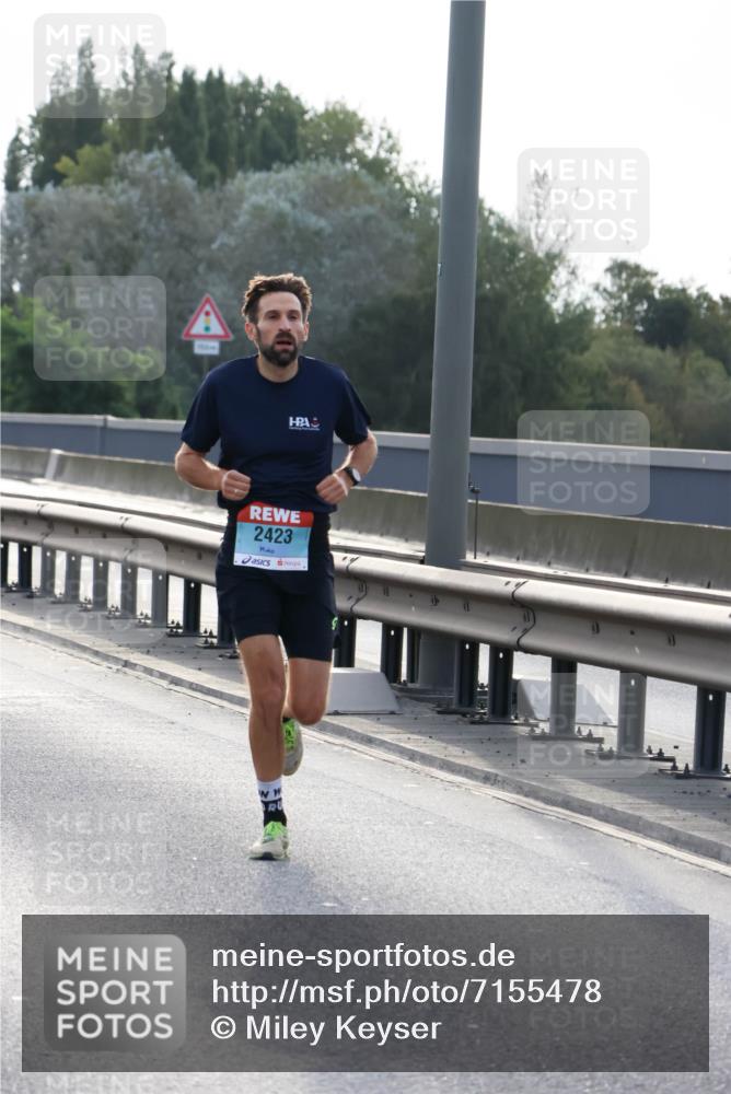 03.10.2024 - Köhlbrandbrückenlauf Miley Keyser http://msf.ph/oto/7155478 03.10.2024 09:10:22 Position 3 2423 meine-sportfotos.de