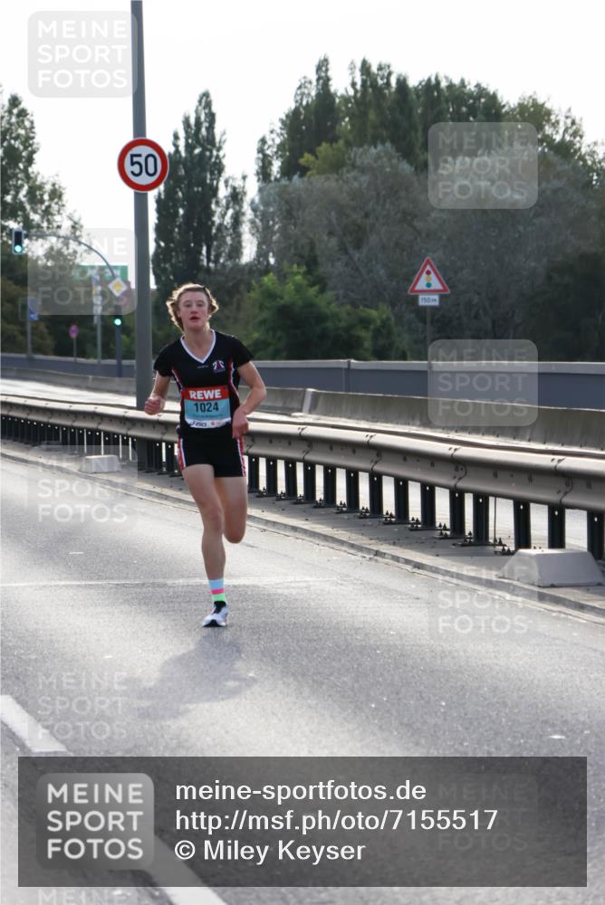 03.10.2024 - Köhlbrandbrückenlauf Miley Keyser http://msf.ph/oto/7155517 03.10.2024 09:10:33 Position 3 50, 50, 1024, 150 meine-sportfotos.de