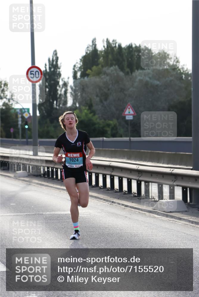 03.10.2024 - Köhlbrandbrückenlauf Miley Keyser http://msf.ph/oto/7155520 03.10.2024 09:10:34 Position 3 50, 50, 1024 meine-sportfotos.de