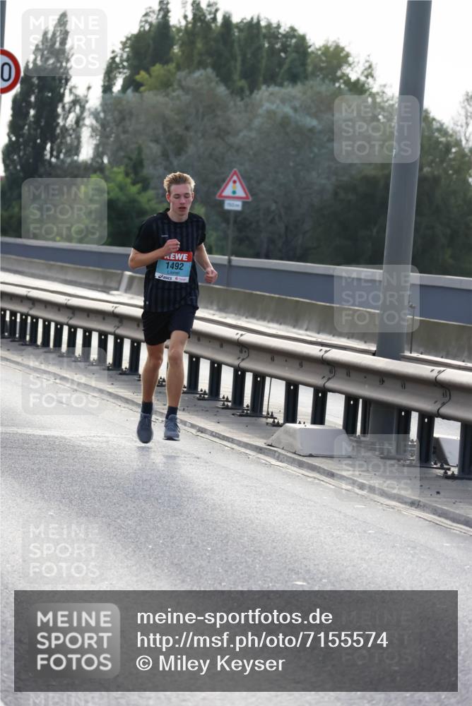 03.10.2024 - Köhlbrandbrückenlauf Miley Keyser http://msf.ph/oto/7155574 03.10.2024 09:10:56 Position 3 1492 meine-sportfotos.de