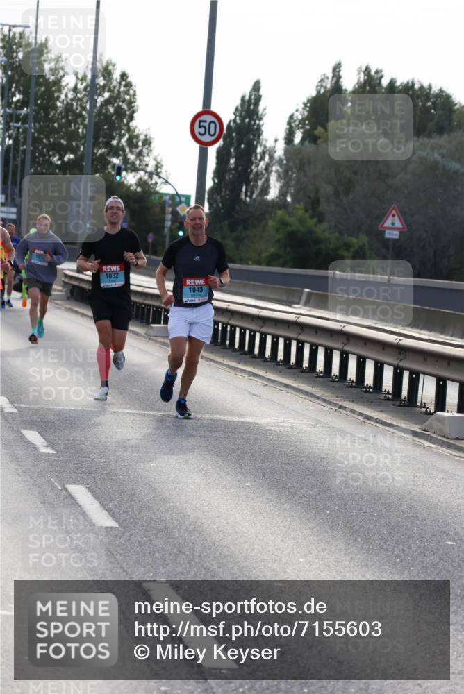 03.10.2024 - Köhlbrandbrückenlauf Miley Keyser http://msf.ph/oto/7155603 03.10.2024 09:11:03 Position 3 50, 1032, 1043, 150 meine-sportfotos.de