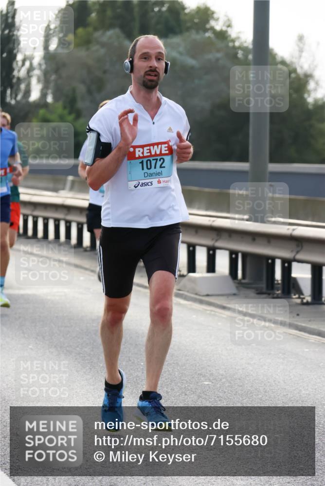 03.10.2024 - Köhlbrandbrückenlauf Miley Keyser http://msf.ph/oto/7155680 03.10.2024 09:11:33 Position 3 1072 meine-sportfotos.de