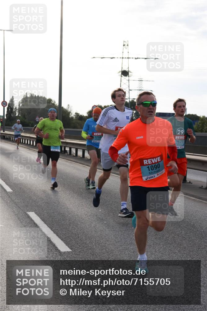 03.10.2024 - Köhlbrandbrückenlauf Miley Keyser http://msf.ph/oto/7155705 03.10.2024 09:11:39 Position 3 50, 1213, 29, 1077, 1090 meine-sportfotos.de