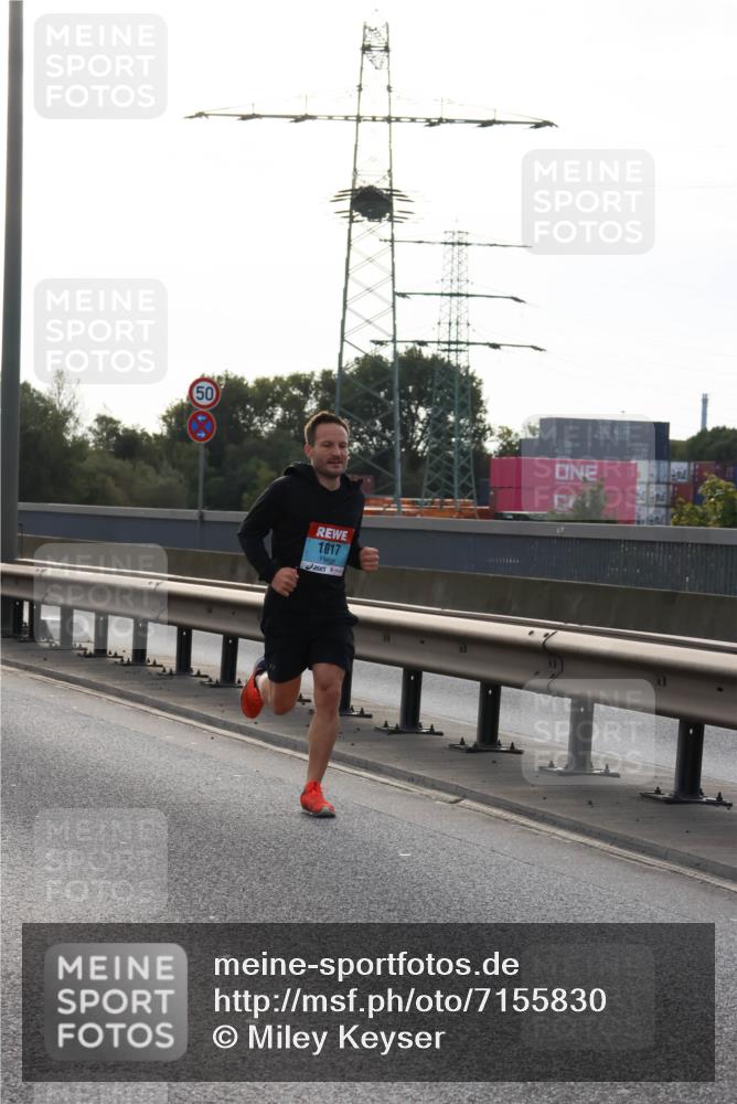 03.10.2024 - Köhlbrandbrückenlauf Miley Keyser http://msf.ph/oto/7155830 03.10.2024 09:12:10 Position 3 50, 1017 meine-sportfotos.de