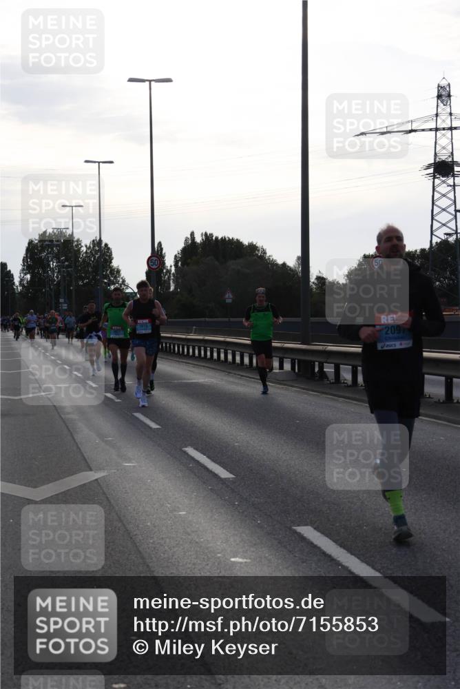 03.10.2024 - Köhlbrandbrückenlauf Miley Keyser http://msf.ph/oto/7155853 03.10.2024 09:12:15 Position 3 1015, 209 meine-sportfotos.de