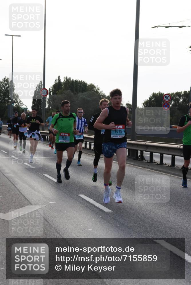 03.10.2024 - Köhlbrandbrückenlauf Miley Keyser http://msf.ph/oto/7155859 03.10.2024 09:12:18 Position 3 50, 1021, 1129, 1015, 50 meine-sportfotos.de