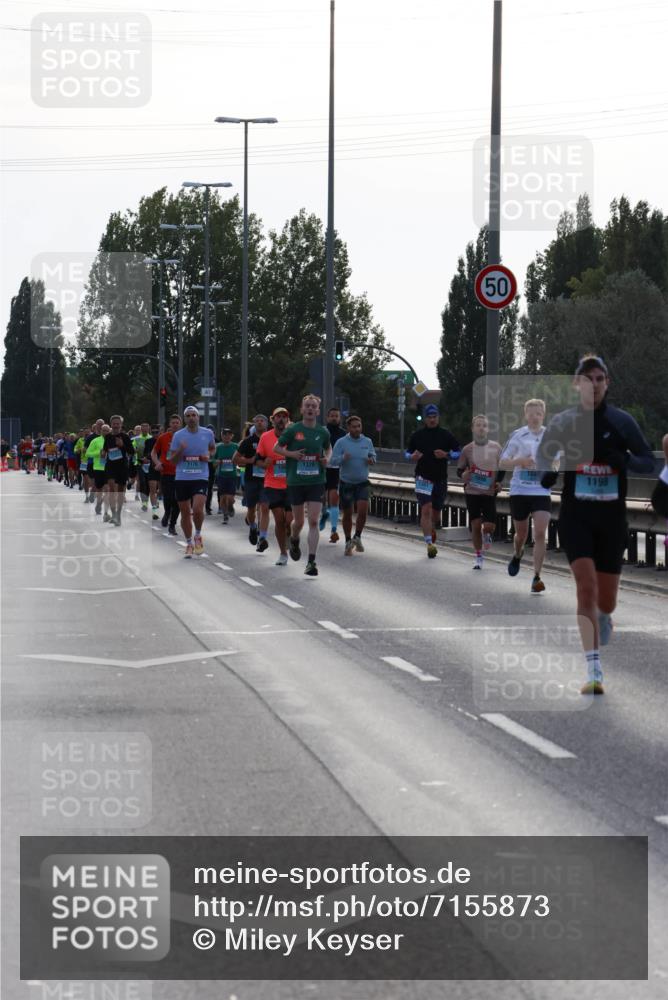 03.10.2024 - Köhlbrandbrückenlauf Miley Keyser http://msf.ph/oto/7155873 03.10.2024 09:12:23 Position 3 50, 1329, 1176, 1198 meine-sportfotos.de