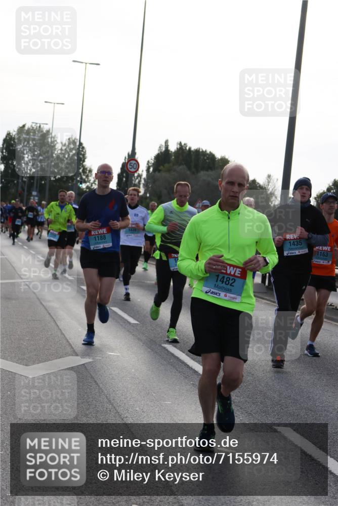 03.10.2024 - Köhlbrandbrückenlauf Miley Keyser http://msf.ph/oto/7155974 03.10.2024 09:12:43 Position 3 1438, 1188, 1482, 1435, 1163 meine-sportfotos.de