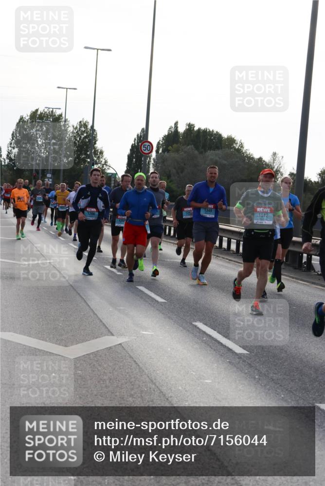 03.10.2024 - Köhlbrandbrückenlauf Miley Keyser http://msf.ph/oto/7156044 03.10.2024 09:12:59 Position 3 50, 1349, 1342, 1206, 1255, 1512 meine-sportfotos.de