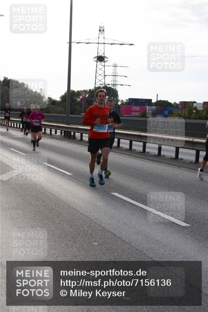 03.10.2024 - Köhlbrandbrückenlauf Miley Keyser http://msf.ph/oto/7156136 03.10.2024 09:13:21 Position 3 50, 1075, 468 meine-sportfotos.de