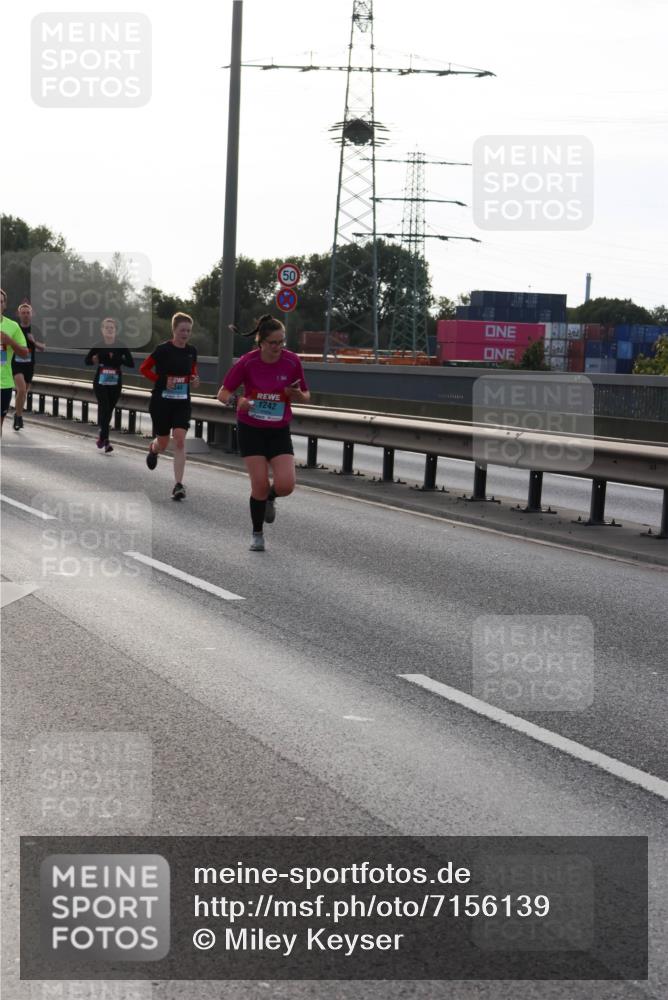 03.10.2024 - Köhlbrandbrückenlauf Miley Keyser http://msf.ph/oto/7156139 03.10.2024 09:13:23 Position 3 7134, 344, 1242 meine-sportfotos.de