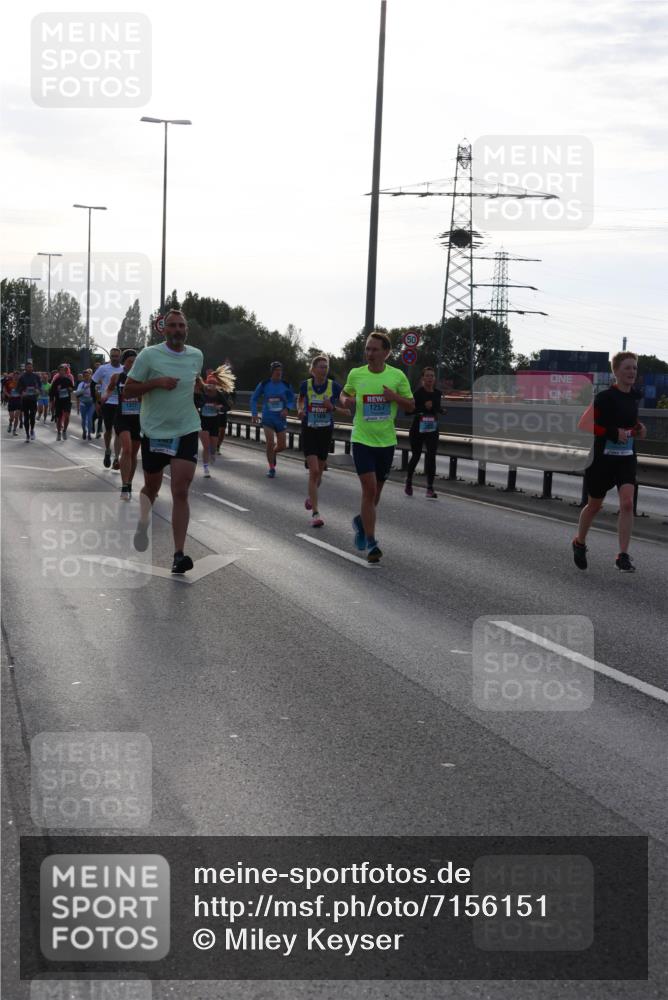 03.10.2024 - Köhlbrandbrückenlauf Miley Keyser http://msf.ph/oto/7156151 03.10.2024 09:13:25 Position 3 1257, 1317, 1189 meine-sportfotos.de