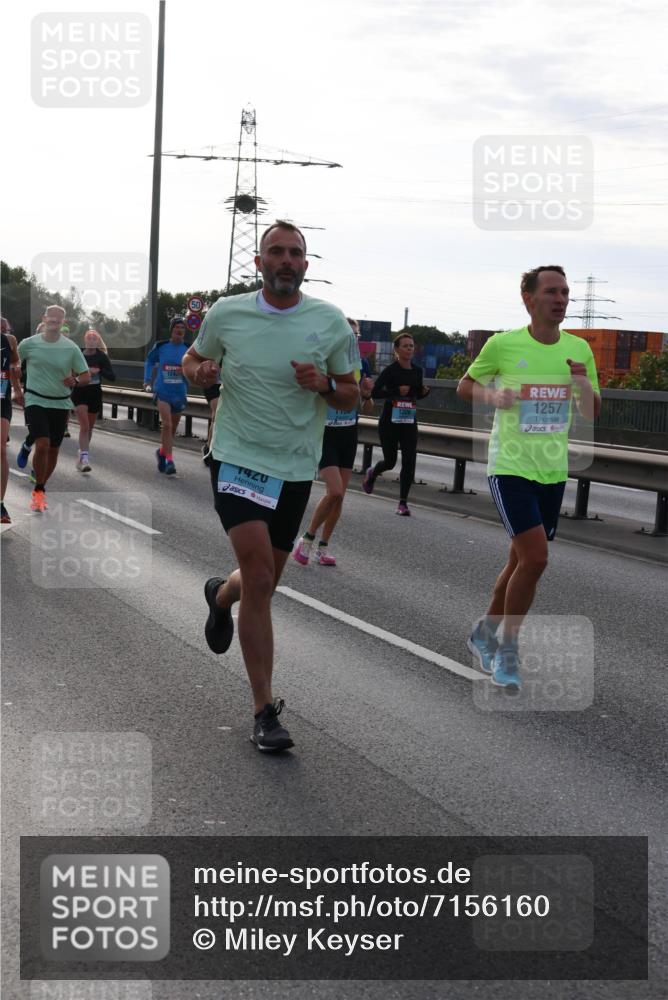 03.10.2024 - Köhlbrandbrückenlauf Miley Keyser http://msf.ph/oto/7156160 03.10.2024 09:13:27 Position 3 1420, 1257 meine-sportfotos.de