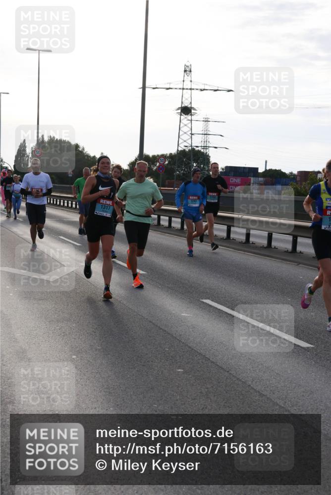 03.10.2024 - Köhlbrandbrückenlauf Miley Keyser http://msf.ph/oto/7156163 03.10.2024 09:13:28 Position 3 1317, 1159, 1243 meine-sportfotos.de
