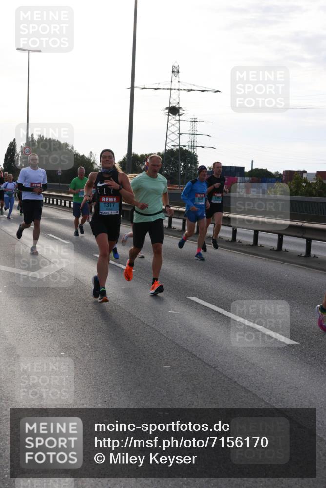 03.10.2024 - Köhlbrandbrückenlauf Miley Keyser http://msf.ph/oto/7156170 03.10.2024 09:13:28 Position 3 1159, 1317, 1243 meine-sportfotos.de