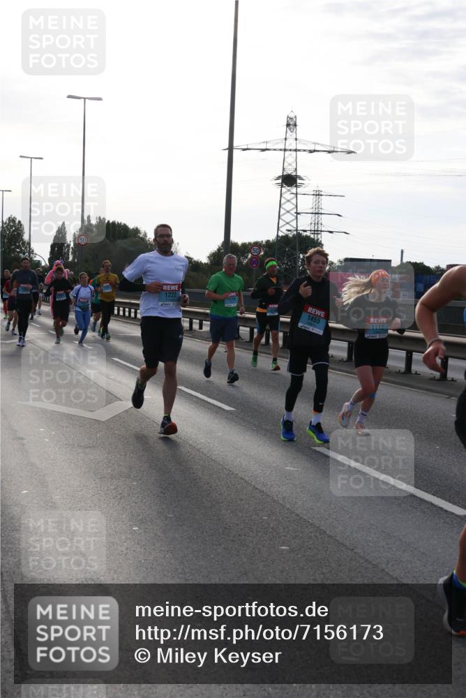 03.10.2024 - Köhlbrandbrückenlauf Miley Keyser http://msf.ph/oto/7156173 03.10.2024 09:13:30 Position 3 1222, 1214, 1455, 1112 meine-sportfotos.de