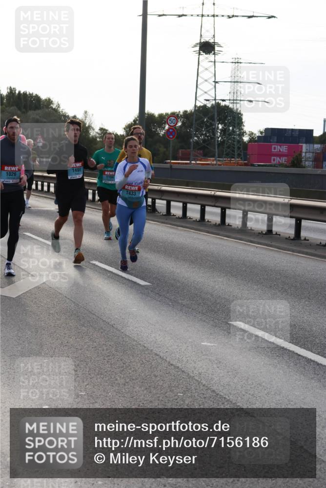 03.10.2024 - Köhlbrandbrückenlauf Miley Keyser http://msf.ph/oto/7156186 03.10.2024 09:13:33 Position 3 1498, 1026, 1194, 1433, 50 meine-sportfotos.de