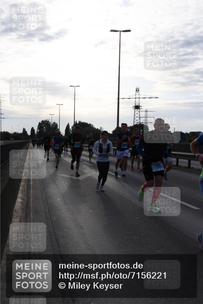 03.10.2024 - Köhlbrandbrückenlauf Miley Keyser http://msf.ph/oto/7156221 03.10.2024 09:13:41 Position 3 2696, 1487 meine-sportfotos.de
