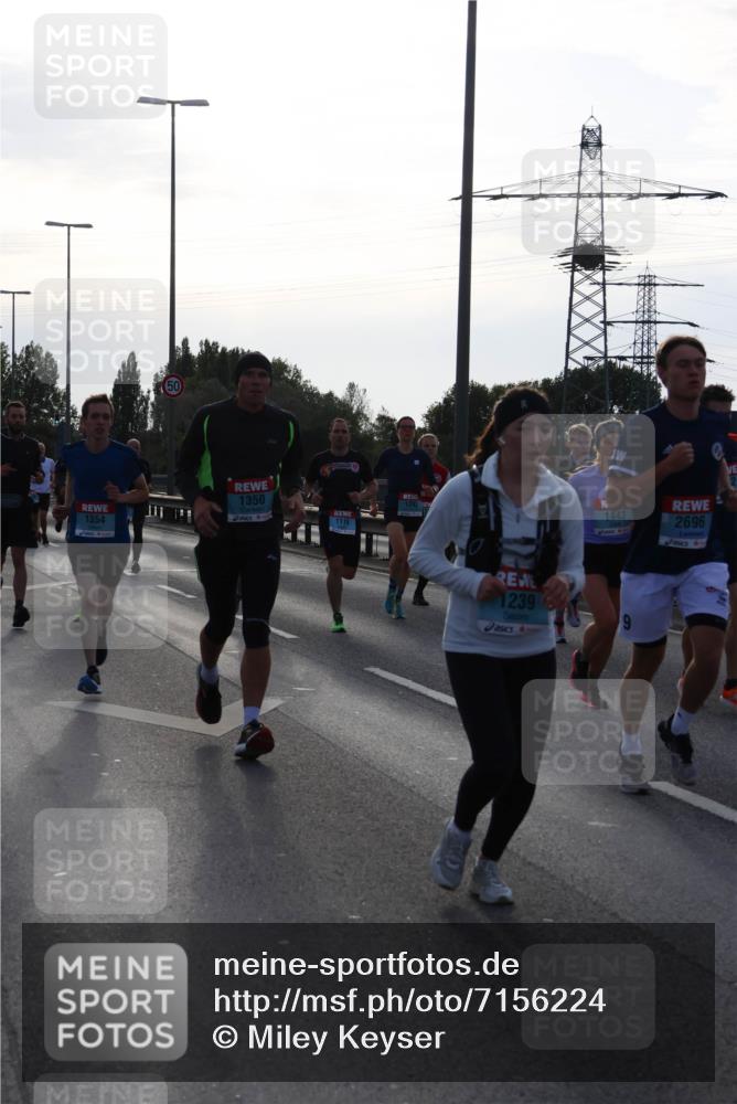 03.10.2024 - Köhlbrandbrückenlauf Miley Keyser http://msf.ph/oto/7156224 03.10.2024 09:13:42 Position 3 1354, 1350, 1119, 1239, 1443, 2696 meine-sportfotos.de