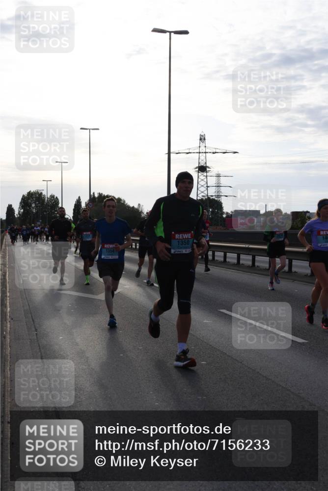 03.10.2024 - Köhlbrandbrückenlauf Miley Keyser http://msf.ph/oto/7156233 03.10.2024 09:13:43 Position 3 1354, 144, 1350 meine-sportfotos.de