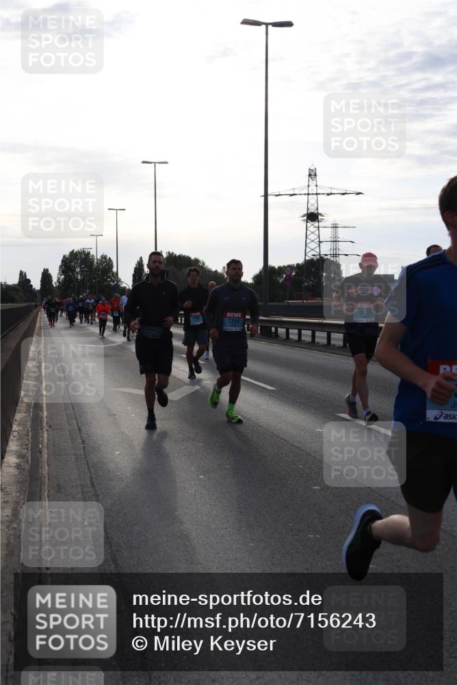 03.10.2024 - Köhlbrandbrückenlauf Miley Keyser http://msf.ph/oto/7156243 03.10.2024 09:13:45 Position 3 1102, 1425, 1314 meine-sportfotos.de