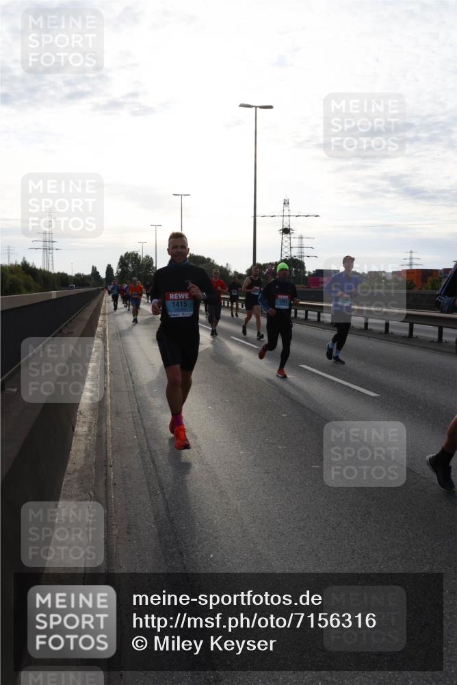 03.10.2024 - Köhlbrandbrückenlauf Miley Keyser http://msf.ph/oto/7156316 03.10.2024 09:14:01 Position 3 1, 1415, 1355 meine-sportfotos.de