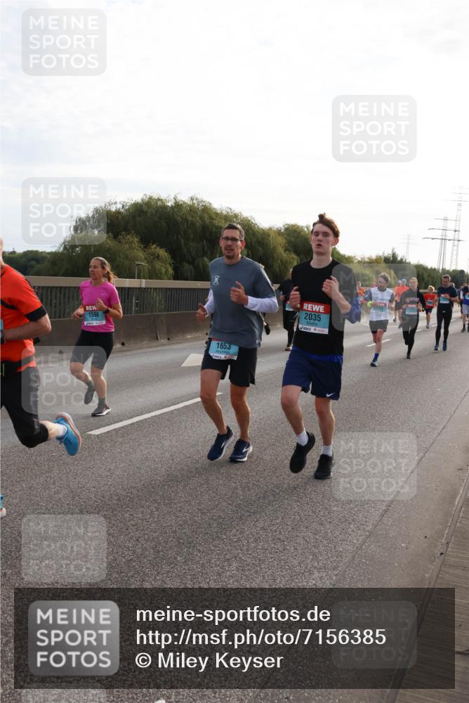 03.10.2024 - Köhlbrandbrückenlauf Miley Keyser http://msf.ph/oto/7156385 03.10.2024 09:14:29 Position 3 1598, 1653, 2035 meine-sportfotos.de