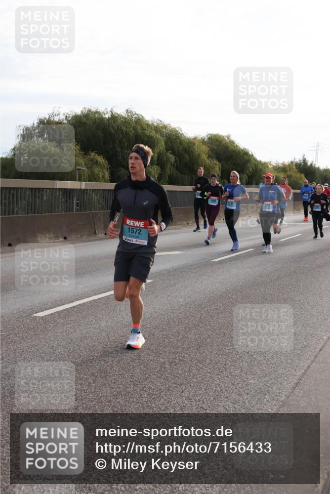 03.10.2024 - Köhlbrandbrückenlauf Miley Keyser http://msf.ph/oto/7156433 03.10.2024 09:14:37 Position 3 1572, 1084, 1411, 1412 meine-sportfotos.de