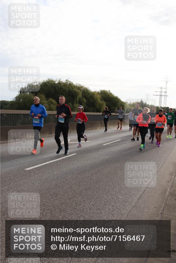 03.10.2024 - Köhlbrandbrückenlauf Miley Keyser http://msf.ph/oto/7156467 03.10.2024 09:14:43 Position 3 1372, 1557, 1518 meine-sportfotos.de