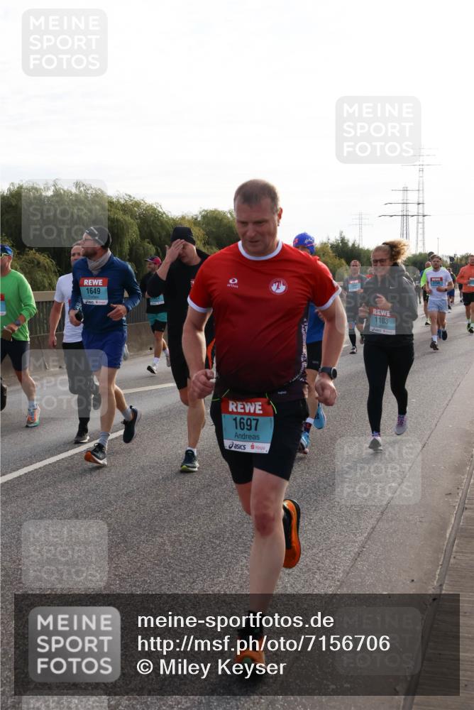 03.10.2024 - Köhlbrandbrückenlauf Miley Keyser http://msf.ph/oto/7156706 03.10.2024 09:15:21 Position 3 1649, 1697, 1103 meine-sportfotos.de
